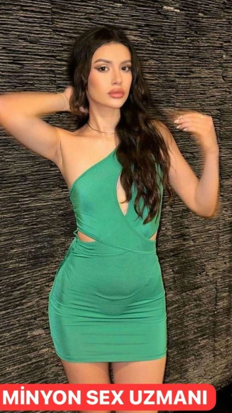 Portrait of a woman in a green one-shoulder dress posing with her hands in her hair, against a textured dark background; red caption reads 'MINYON SEX UZMANI'.